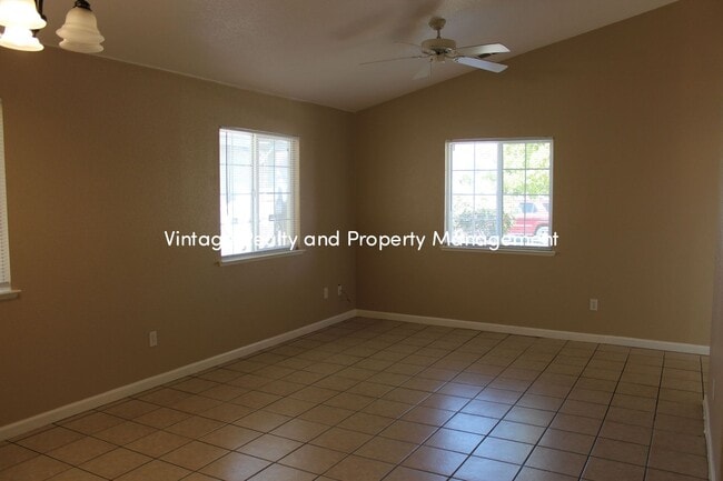 Photo - Just Back On The Renal Market Cozy 3 Bedro...