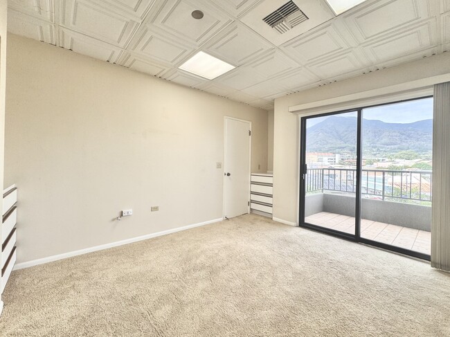 Photo - 1885 Main St