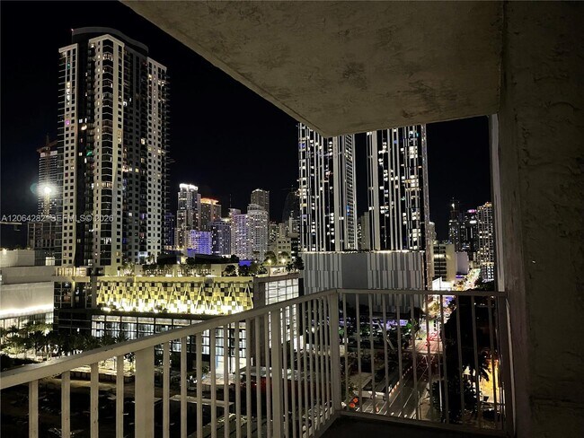 Building Photo - 800 N Miami Ave Unit E-1605