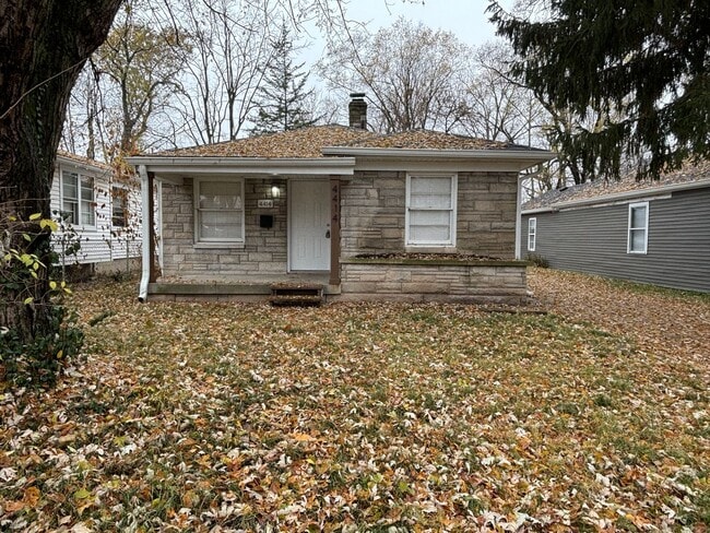Building Photo - AVAILABLE NOW! Charming 2-Bed, 1-Bath Single-Family Home in Indianapolis!
