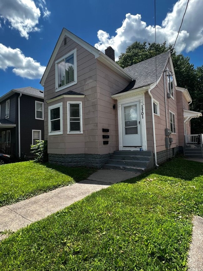 Building Photo - 1701 2nd St Unit 1701