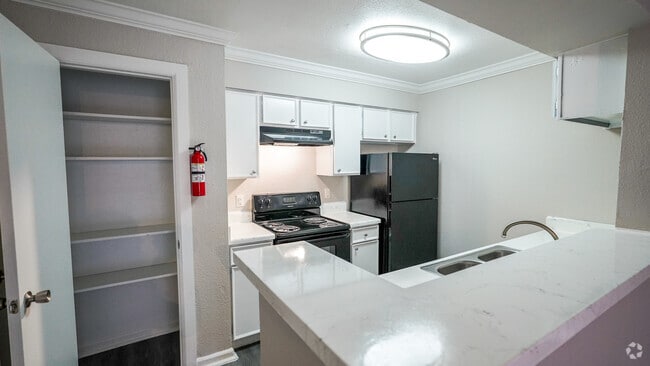 Building Photo - Windsor Manor Rental