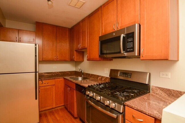 675 W Wrightwood Ave Unit 605