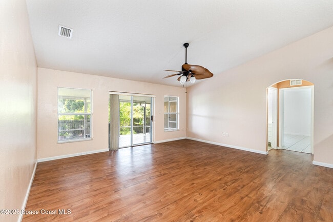 Photo - 6105 Banyan St