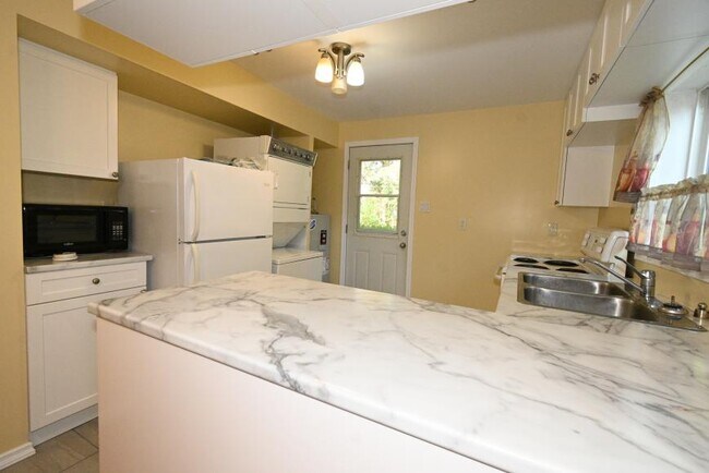 Photo - 2 bedroom in Kitimat BC V8C 1G8