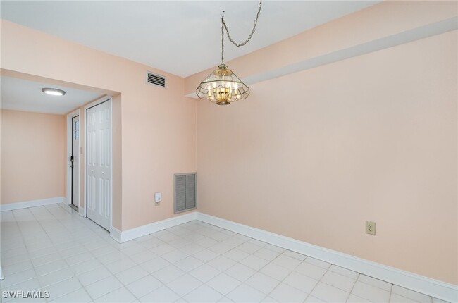 Building Photo - 4912 Vincennes St Unit 101 Rental