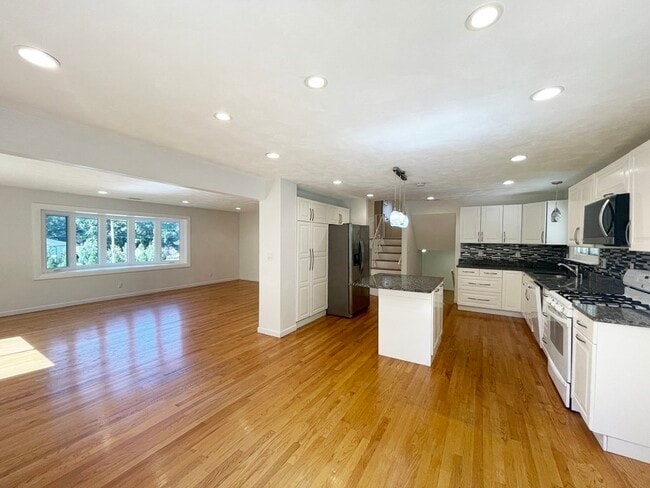 Photo - 744 Dedham St