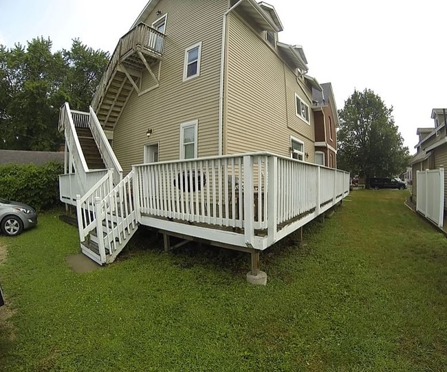 Photo - 536 W 5th St Unidad Back