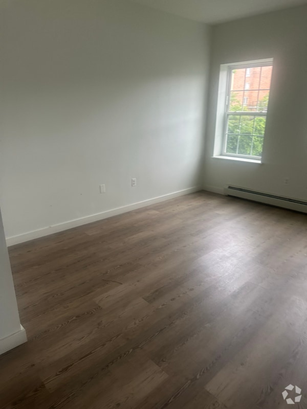 Building Photo - 739 E 229th St Rental