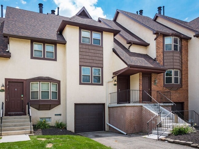 Photo - 2013 Queensgate Ln