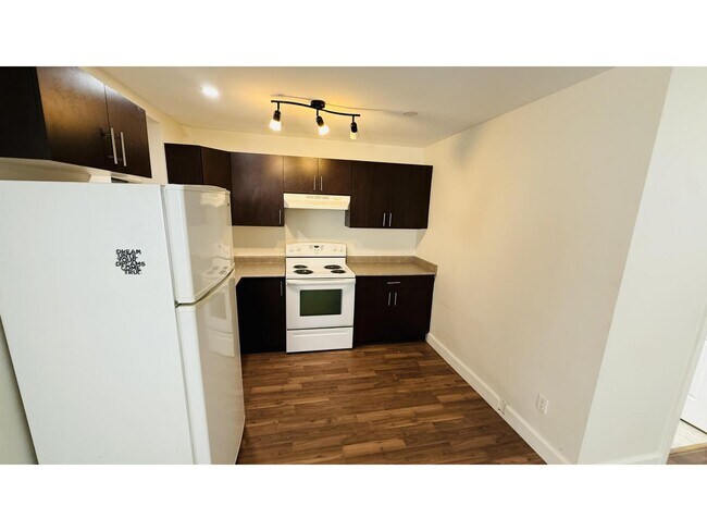 Photo - 7012-194B 194b St Unit Bsmt Suite