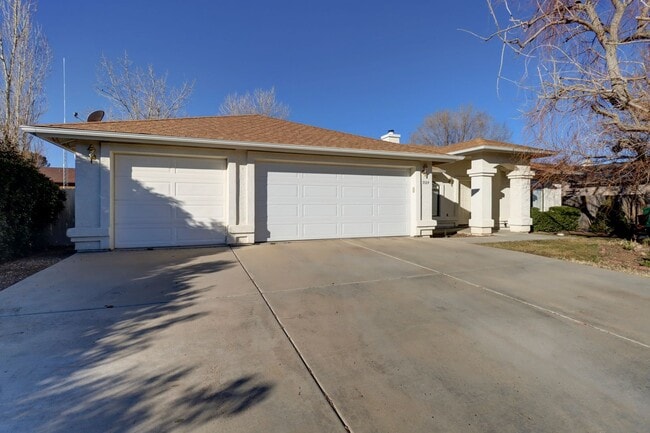 Building Photo - 5584 N Mesquite Dr