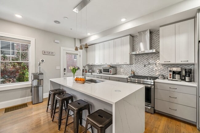 Photo - 55 Hutchings St