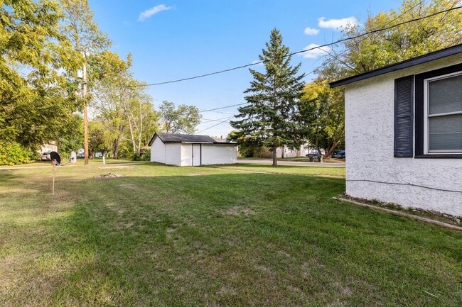 Photo - Cozy 3 bedroom, 1 Bathroom Home On Corner ...