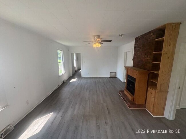 Photo - 1822 Riverdale Rd SE