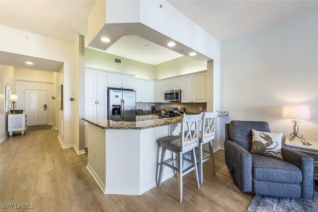 Building Photo - 470 Launch Cir Unit V-604