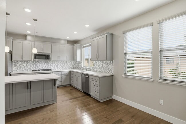 Photo - 621 Cinnamon Cir