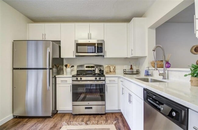 Building Photo - 8 Cumberland Wy Unit 2-224 Rental