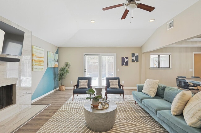 Photo - 812 Green Brook Dr Unit ID1019495P