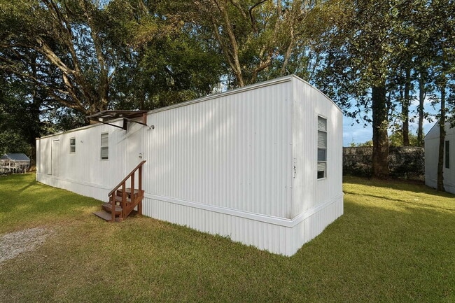 Building Photo - Cozy 2 Bedroom Mobile Home - Northside Com... Unit 07
