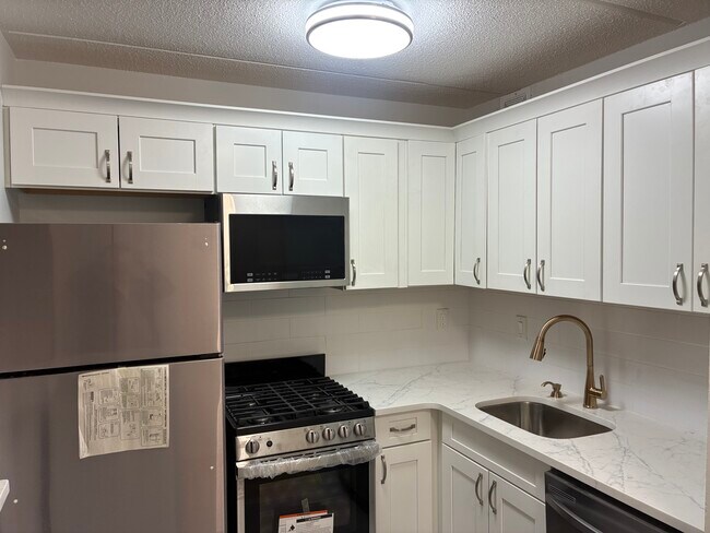 Stainless Steel Applicances - 4 Consulate Dr Unit 1P