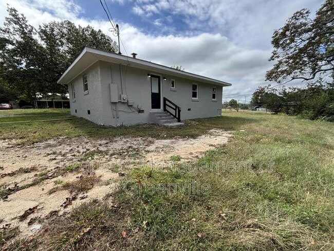 Photo - 621 Hayes Rd