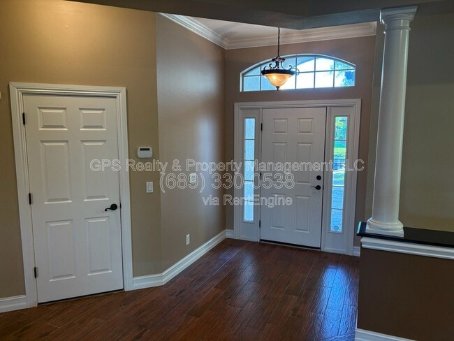 Photo - 878 Oakbranch Pl