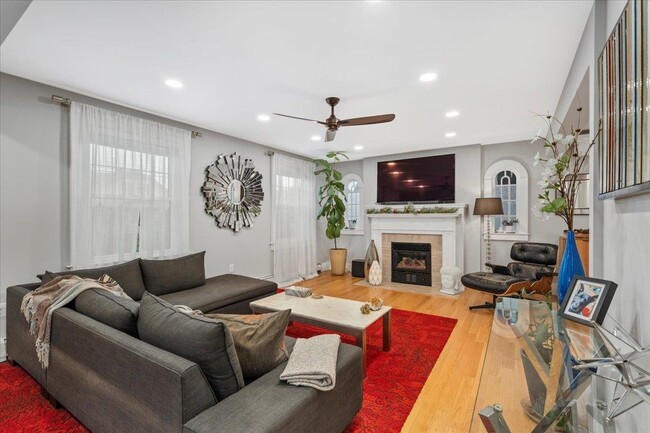 Photo - 165 Taylor St