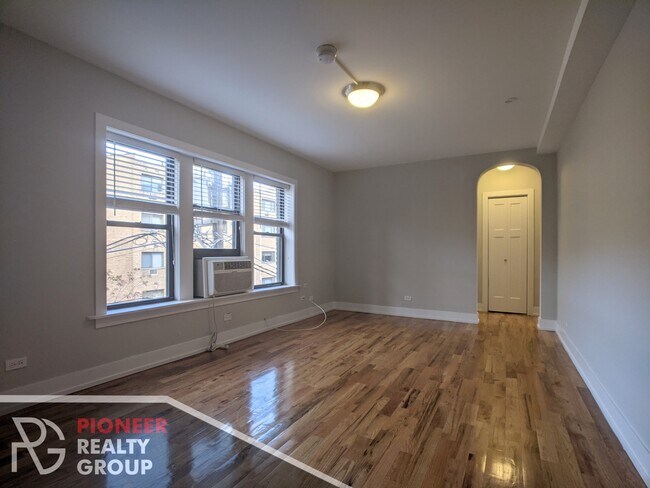 Building Photo - 560 W Arlington Rental