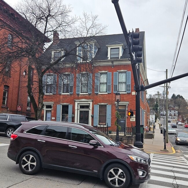 Photo - 140 W High St Unit Apartment 1