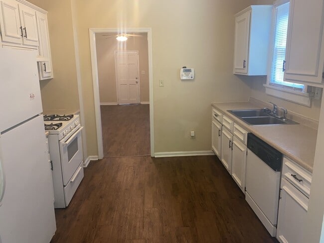 Photo - 2953 Pierpont Ave