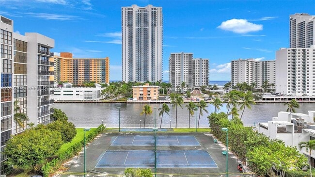 Photo - 1000 Parkview Dr Unit 229
