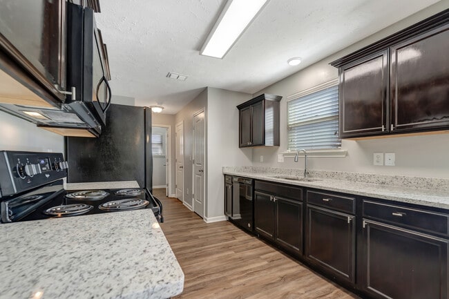 1567sf: Kitchen