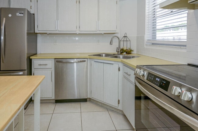 Photo - 18081 SE Country Club Dr Unit 26-256