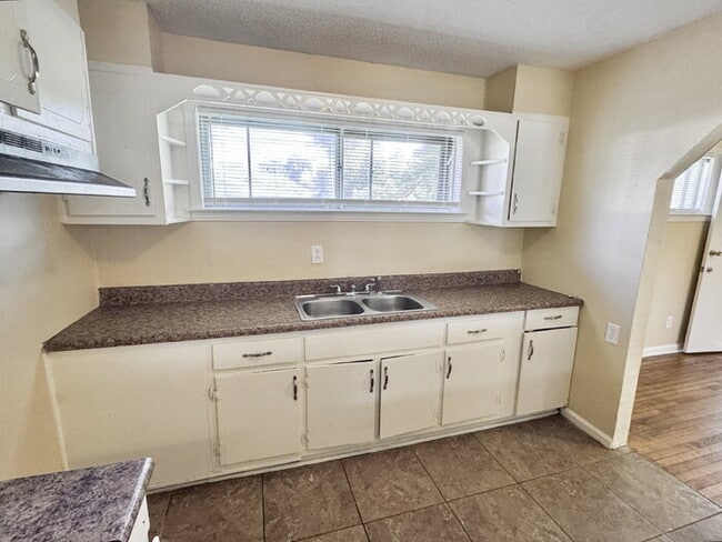 Photo - 5502 Santa Monica St