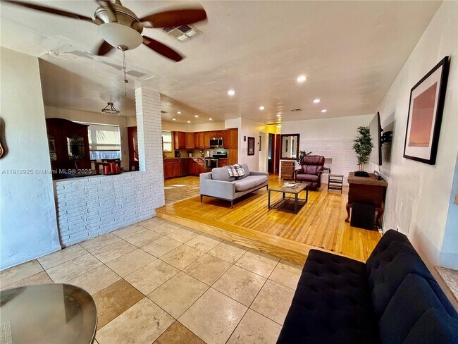 Photo - 45 SE 14th St Unit 1