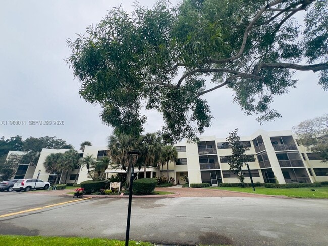 Photo - 491 Racquet Club Rd Unidad 211