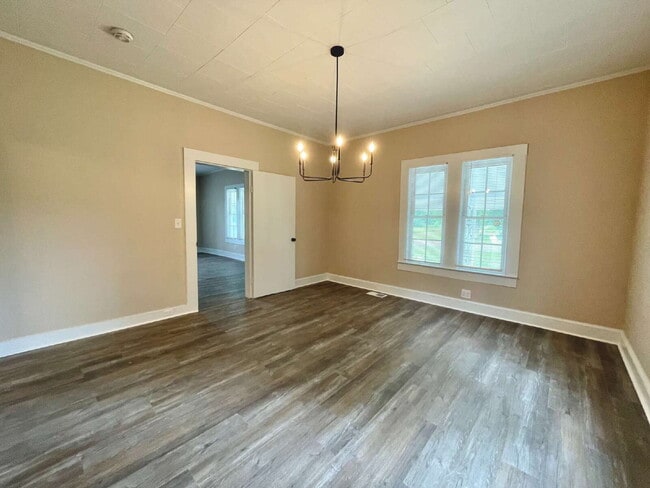Photo - Spacious Newly Renovated 4-Bedroom Farmhou...