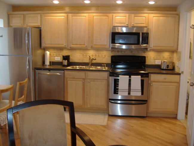 Building Photo - 1428 N Greenview Ave Unit 4