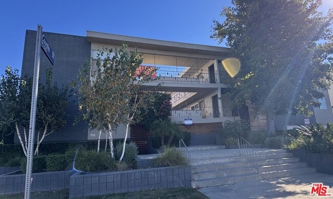 Building Photo - 7524 Sepulveda Blvd Unit 206