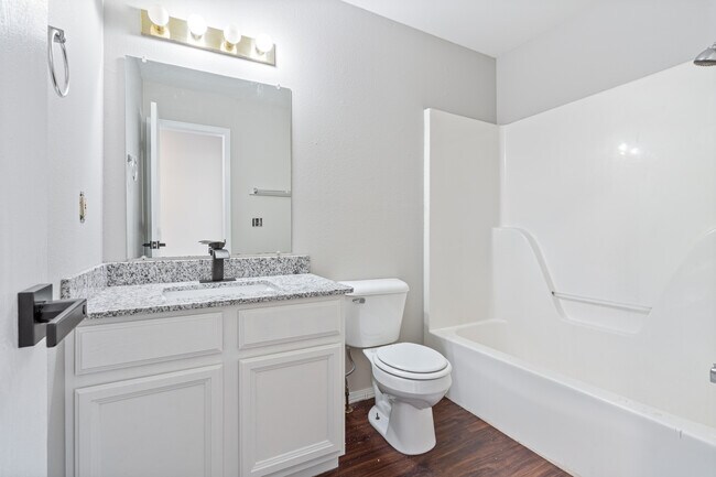 Photo - 950 W Eagle St