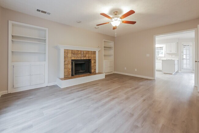 Photo - 9908 Point View Dr