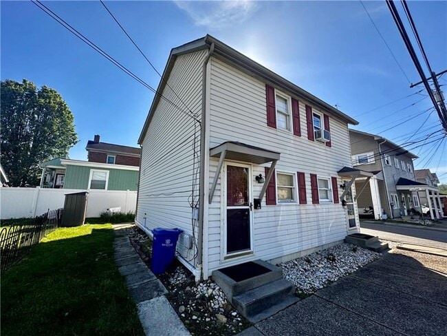 Photo - 234 Hickman St