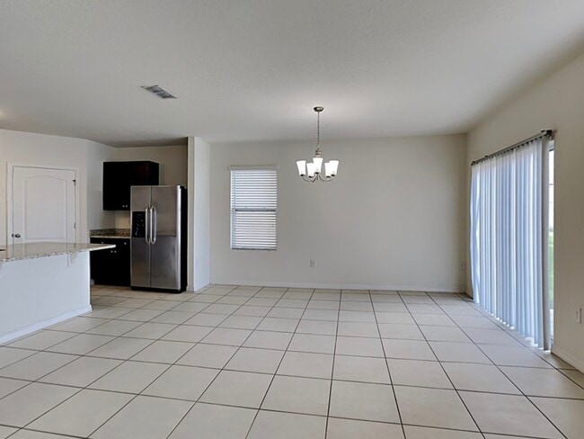 Photo - 320 Aberdeen Dr
