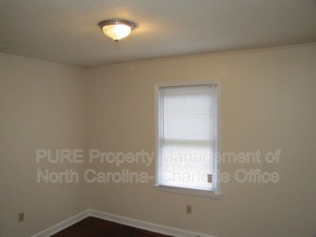 Photo - 680 Tulsa Ct NW