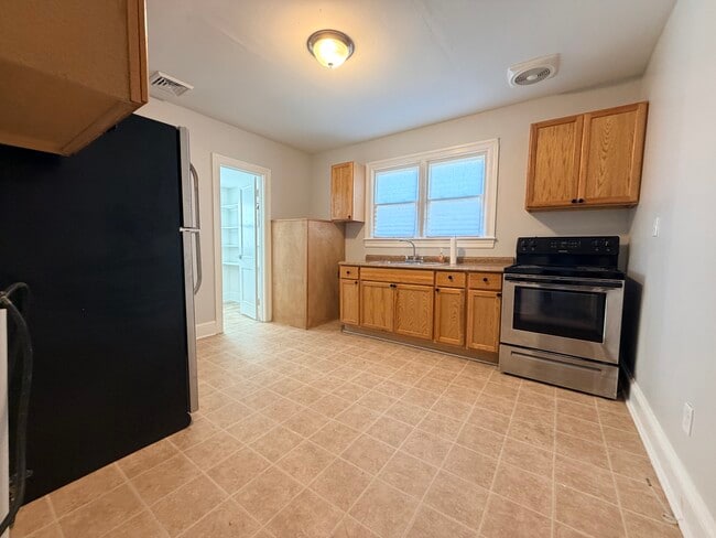 Photo - 104 Sycamore St