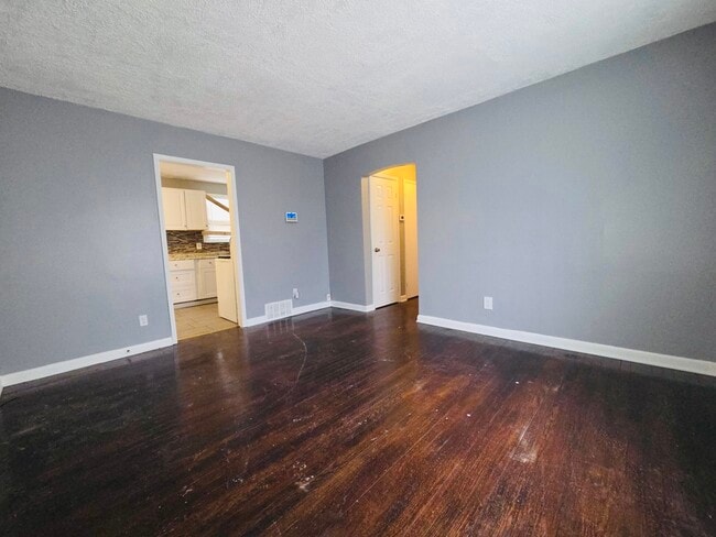 Photo - 20243 Westphalia St