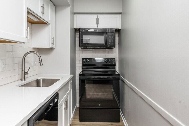 Photo - 558 Riverview Dr Unit H