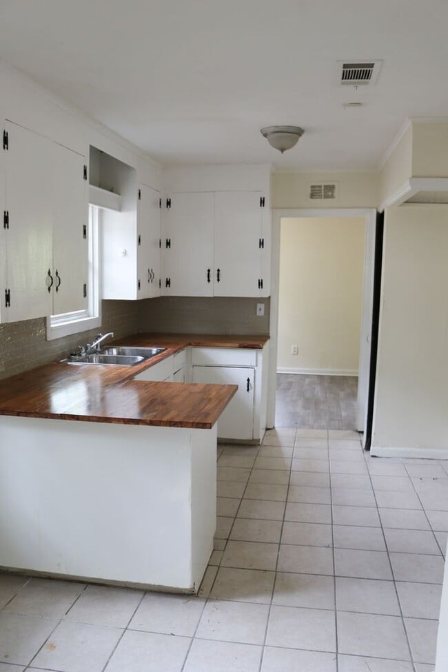 Photo - 1657 Midway Ave