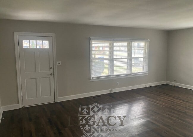 Photo - 210 W Lokey Ave